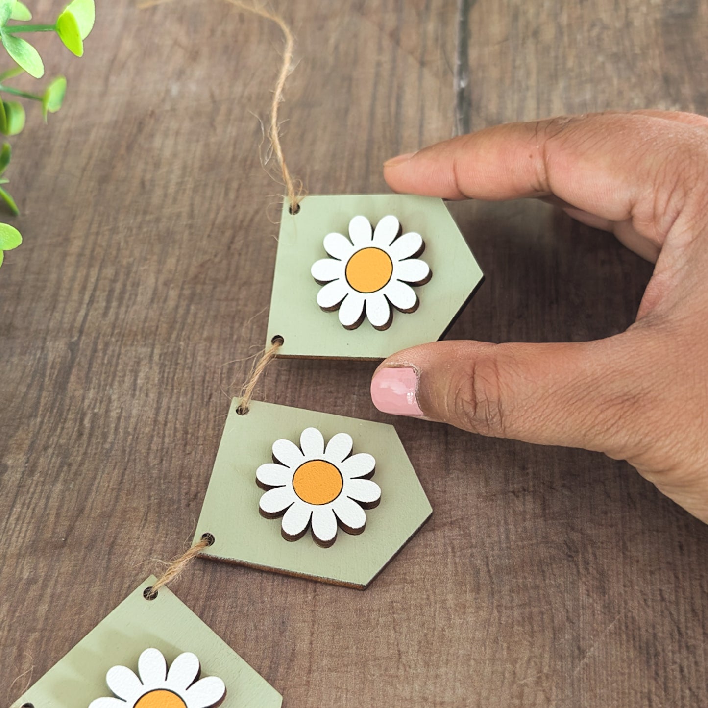 Mini daisy bunting