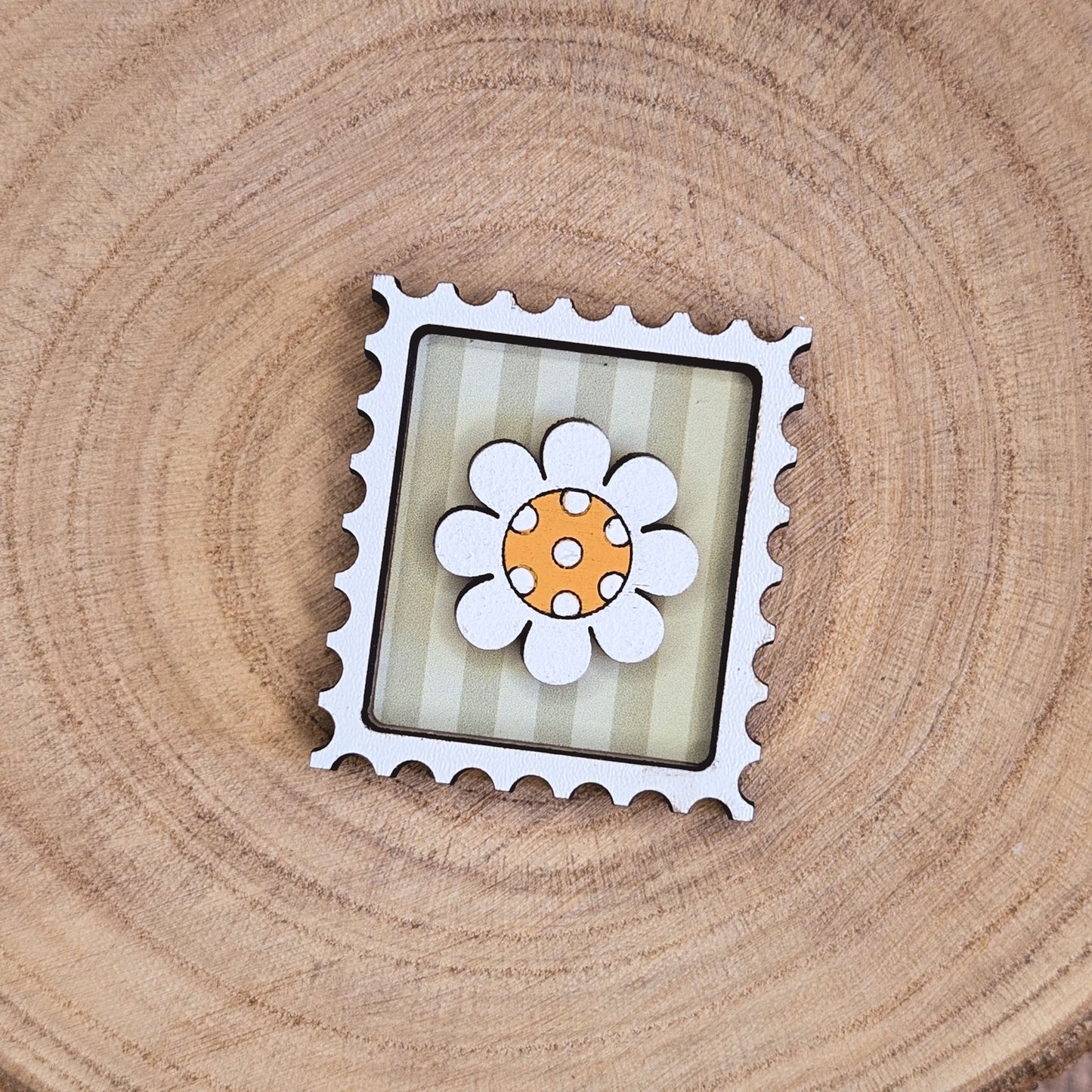 Mini postage stamp - daisy